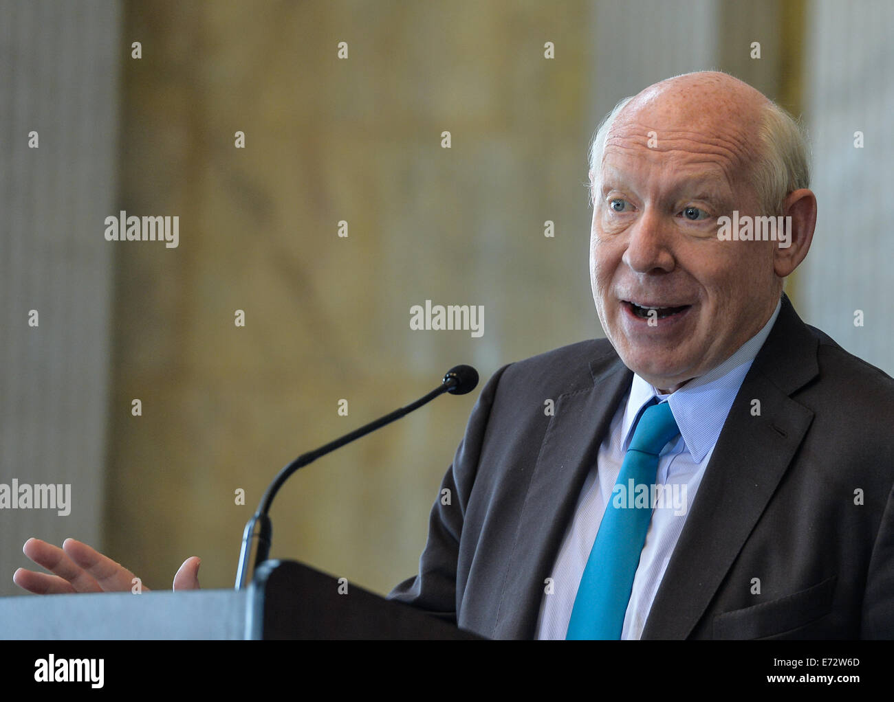 Washington, DC, USA. 4. September 2014. Bill White, ehemaliger Bürgermeister von Houston und ehemaliger stellvertretender Sekretär des US Department of Energy, spricht im Rahmen einer Feierstunde anlässlich des 225. Jubiläums des Finanzministeriums, im Bar Raum des Finanzministeriums in Washington, DC, USA, 4. September 2014. Bildnachweis: Bao Dandan/Xinhua/Alamy Live-Nachrichten Stockfoto