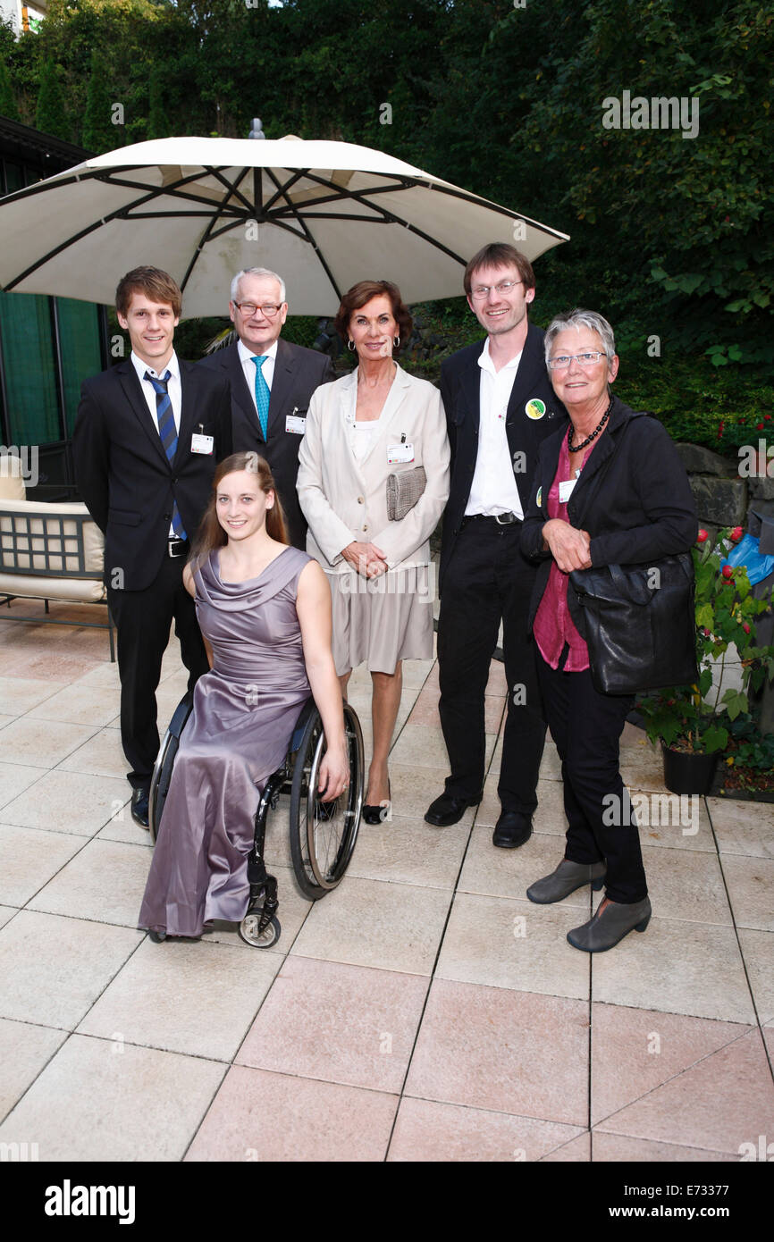 Josel Schaffelhuber, seine Schwester Anna Schaffelhuger, Verlag Gudrun Bauer, Gregor Kaier und Li Müller an der Charlie Award 2014 am 5. September 2014 in Iserlohn - Deutschland. Stockfoto