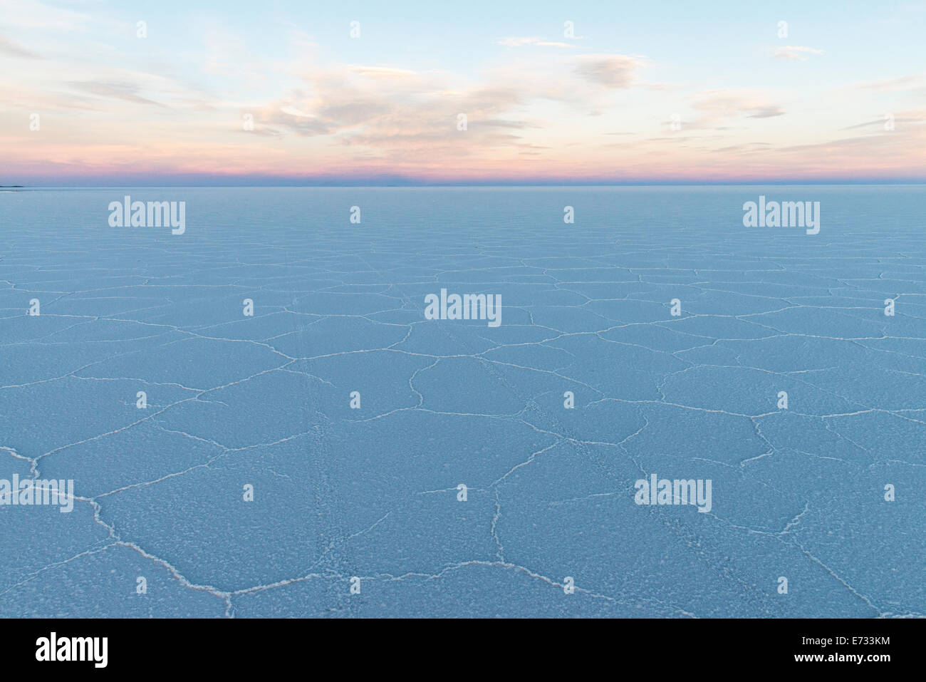 Uyuni Salzsee Salar de Uyuni (oder Salar de Tunupa) am Sonnenuntergang in Potosi Bolivien, Südamerika Stockfoto