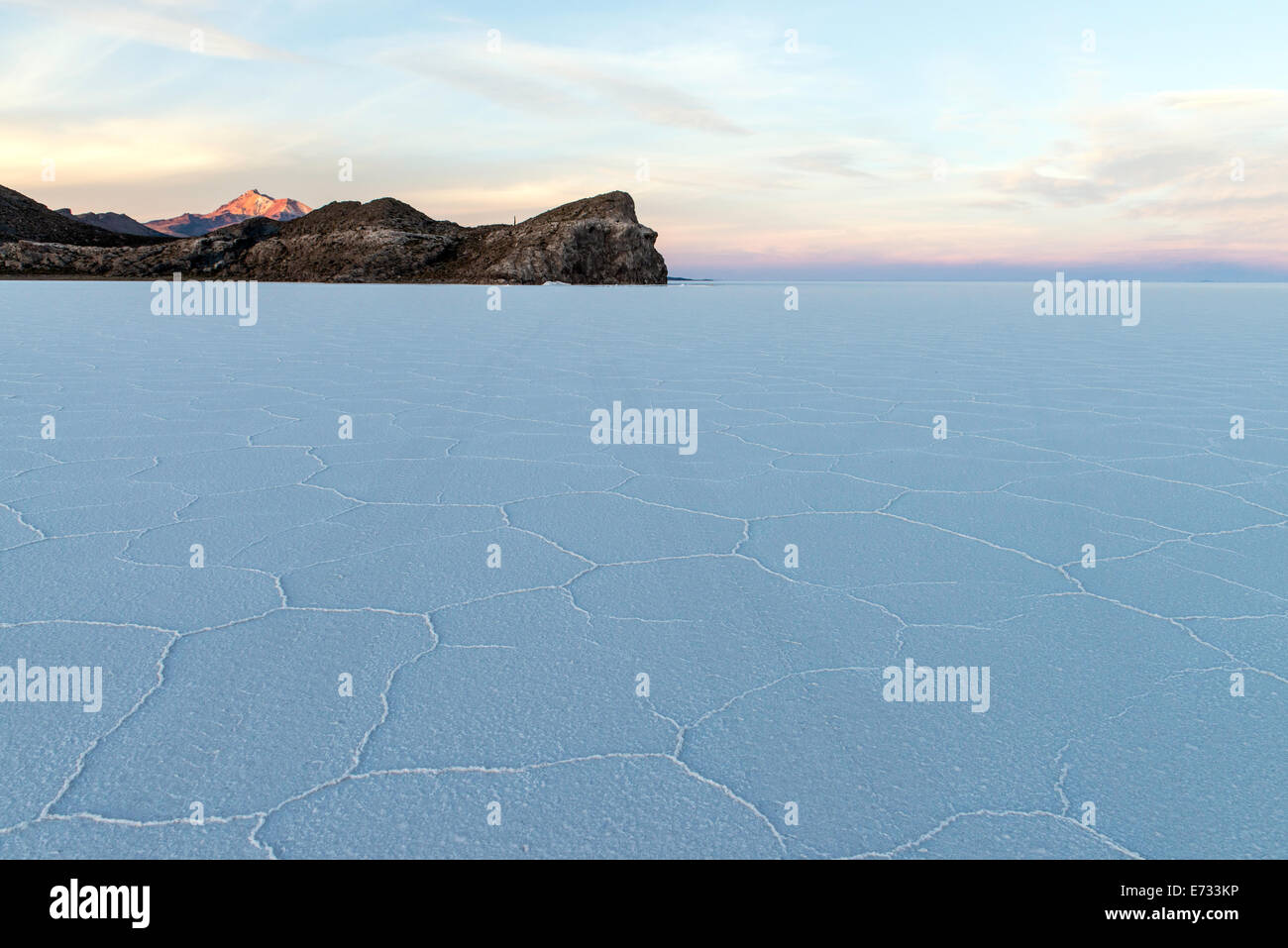 Uyuni Salzsee Salar de Uyuni (oder Salar de Tunupa) am Sonnenuntergang in Potosi Bolivien, Südamerika Stockfoto