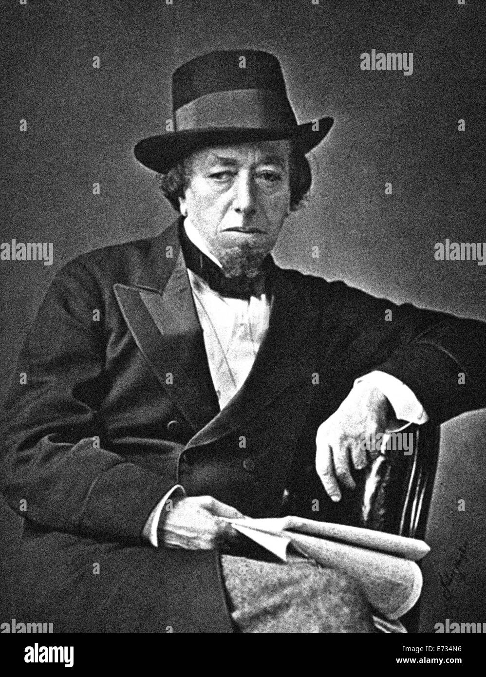 Benjamin Disraeli, 1st Earl of Beaconsfield, KG, PC, FRS, (vom 21. Dezember 1804 - 19. April 1881) war ein britischer Premierminister. Aus den Archiven von Presse Portrait Service (ehemals Presse Portrait Bureau) Stockfoto