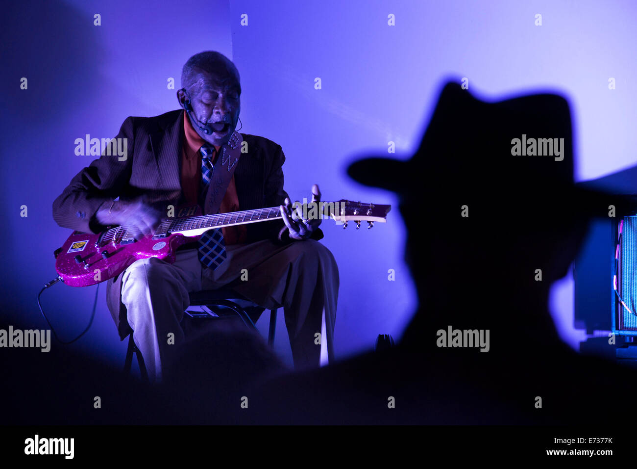 London, UK. Donnerstag, 4. September 2014. Legendäre Blues Mann Leo Bud Welch, ein 82-jährigen Mississippi-basierten Blues und Gospel Musiker spielt seine Musik Leben in London zum ersten Mal nach der Veröffentlichung seines Debütalbums im Jahr 2014. Bildnachweis: Michael Kemp/Alamy Live-Nachrichten Stockfoto