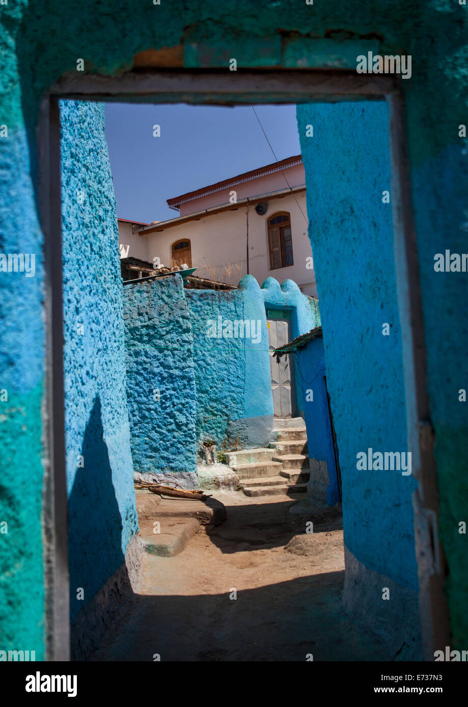 Blau lackierte Tür zu Haus In der Altstadt, Harar, Äthiopien Stockfoto