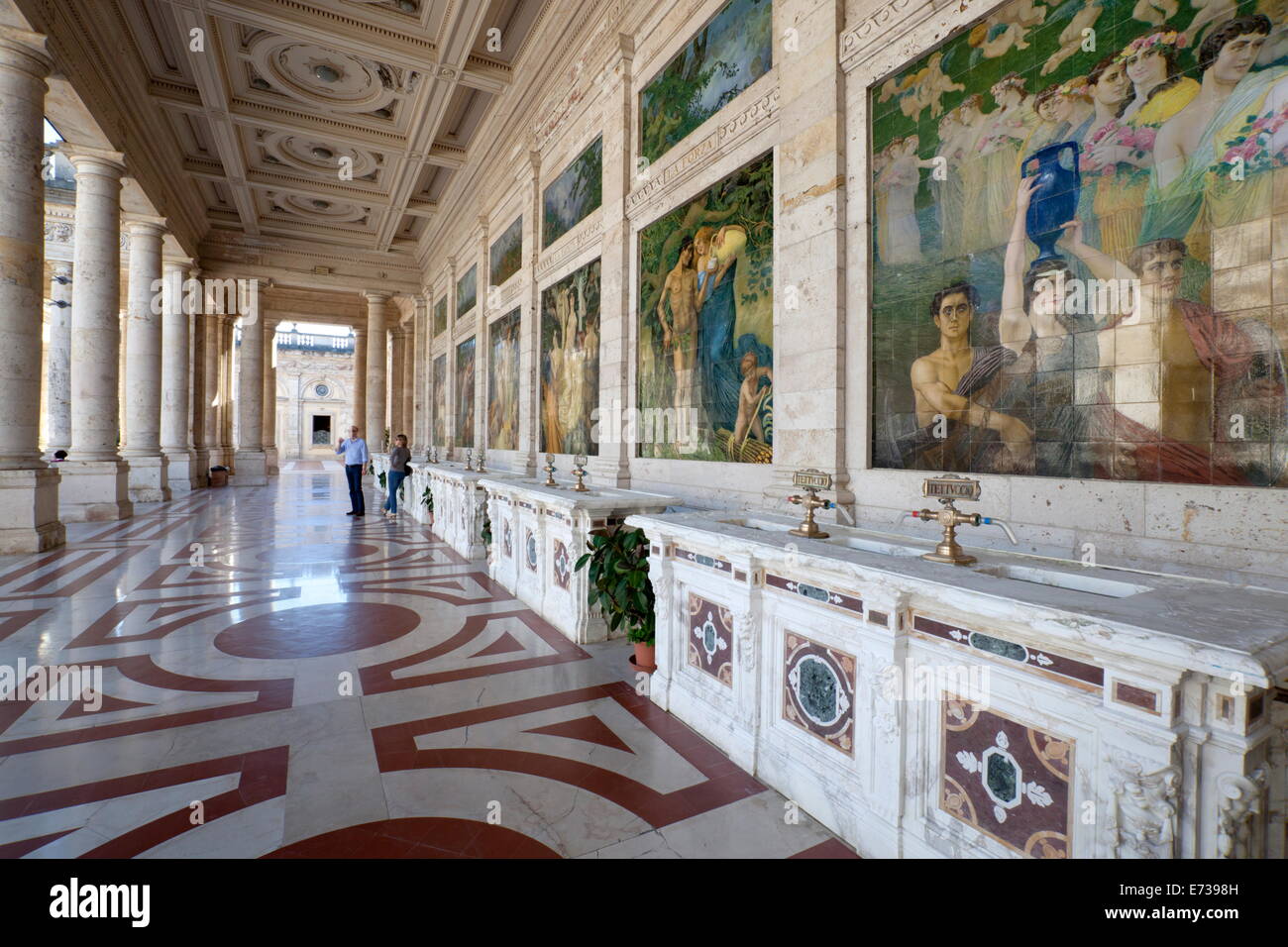 Jugendstil dekoriert Heilquelle Wasser Halle im Inneren der Terme Tettuccio, Montecatini Terme, Toskana, Italien, Europa Stockfoto