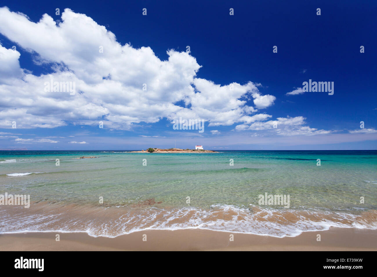 Malia Beach, Kapelle auf einer Insel, Malia, Iraklion, Kreta, griechische Inseln, Griechenland, Europa Stockfoto