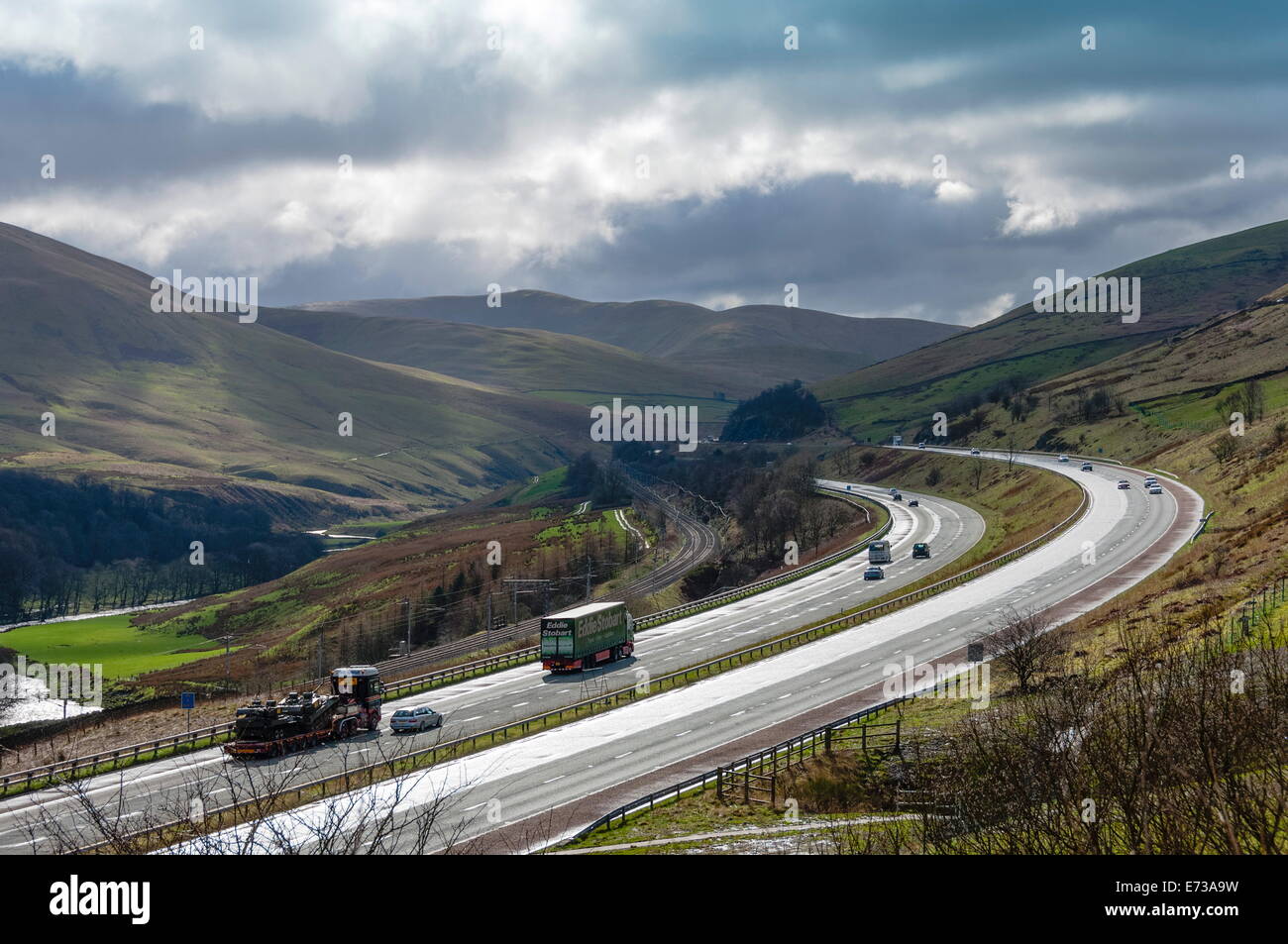 Autobahn M6 schneiden durch die Lune Valley in der Nähe von Tebay, Cumbria, England, Vereinigtes Königreich, Europa Stockfoto