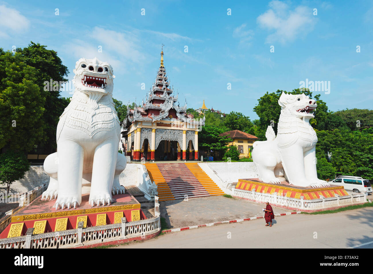 Chinthe Löwe Wächter, Mandalay Hill, Myanmar (Burma), Asien Stockfoto