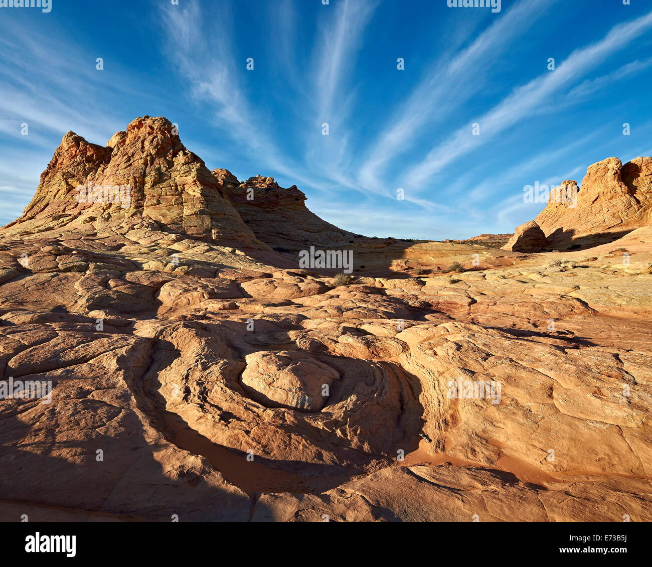 Sandstein-Formationen mit Wolken, Coyote Buttes Wilderness, Vermilion Cliffs National Monument, Arizona, USA Stockfoto