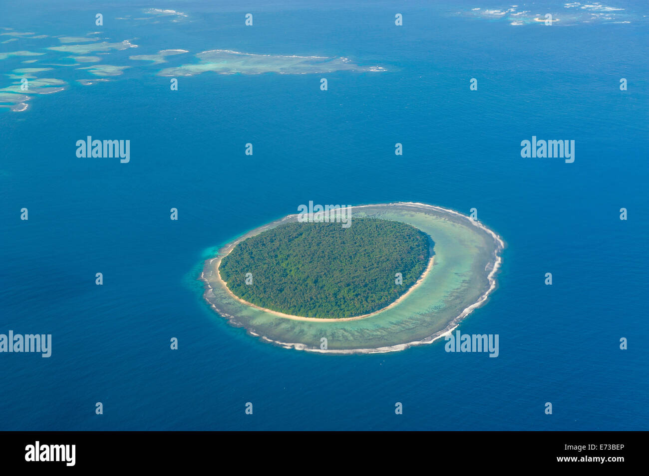 Luftaufnahme von einer kleinen Insel in Tonga, South Pacific, Pazifik Stockfoto