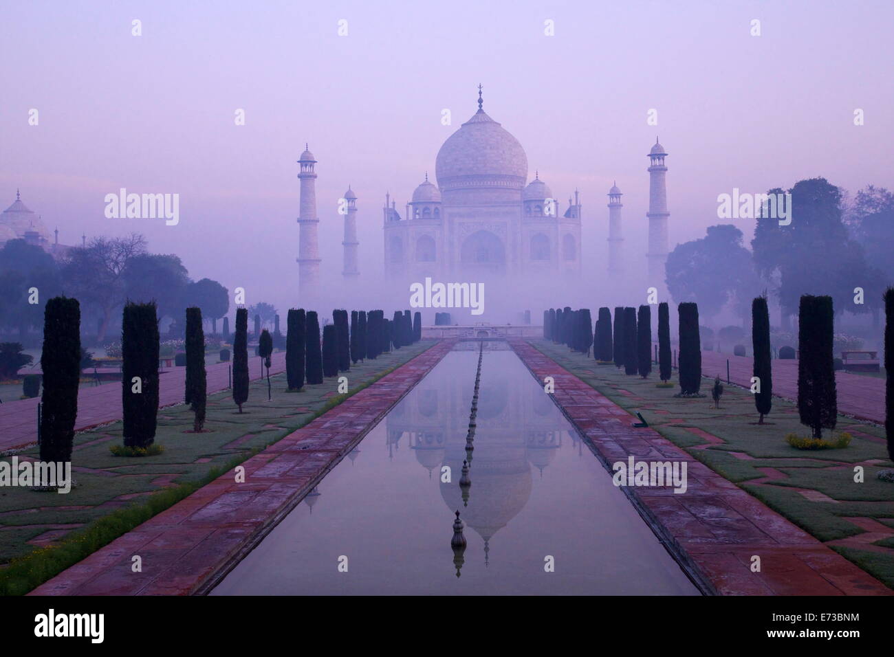 Taj Mahal in Dämmerung, UNESCO-Weltkulturerbe, Agra, Uttar Pradesh, Indien, Asien Stockfoto