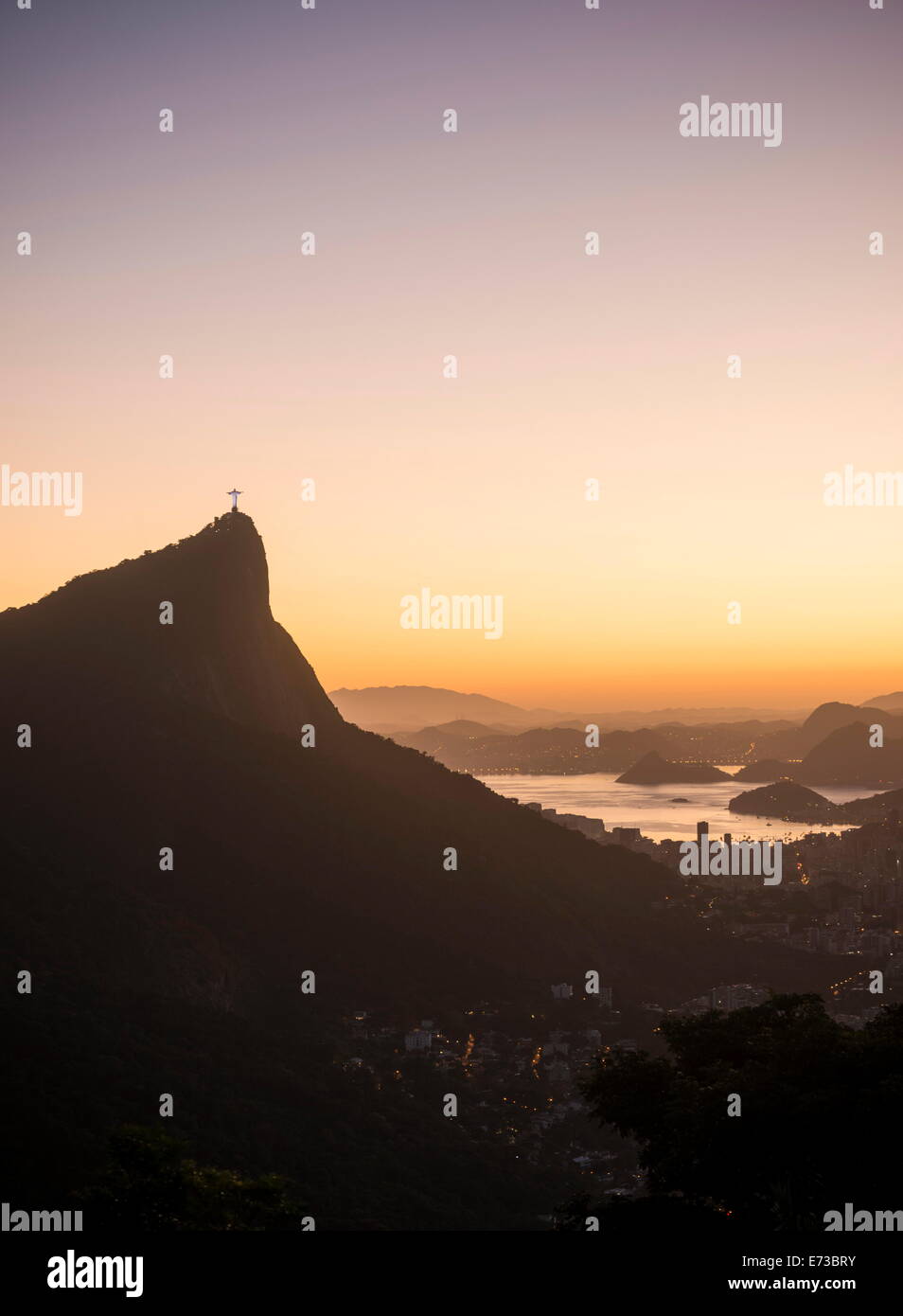 Blick vom chinesischen Vista bei Dämmerung, Rio De Janeiro, Brasilien, Südamerika Stockfoto