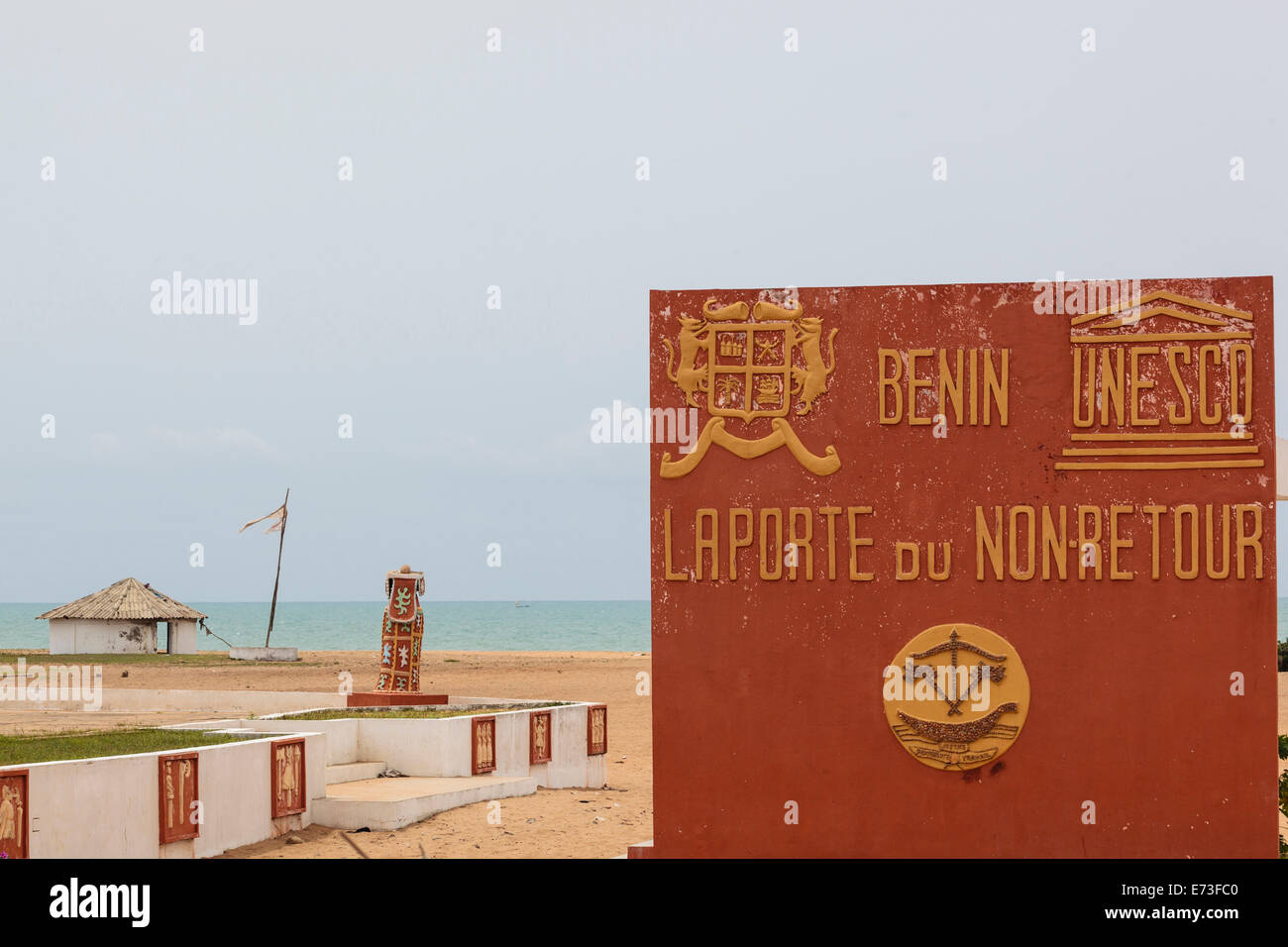 Afrika, Benin, Ouidah. Zeichen und Denkmal an die Door of No Return, einen großen Slave-Port während des transatlantischen Sklavenhandels. Stockfoto