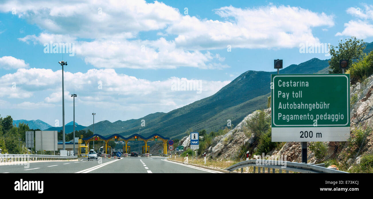A1-Autobahn-Ausfahrt in Zagvozd, Kroatien Stockfoto