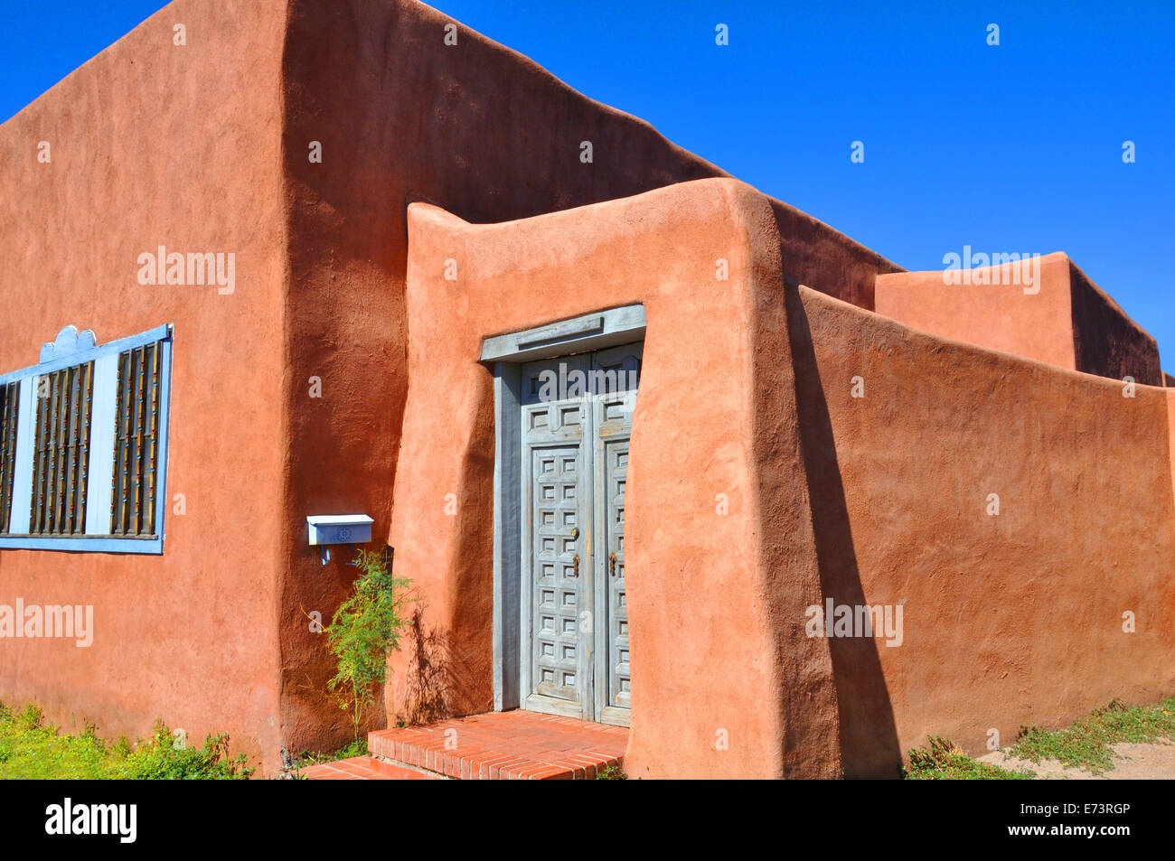 Adobe-Stilhaus in Albuquerque, New Mexico, USA Stockfoto