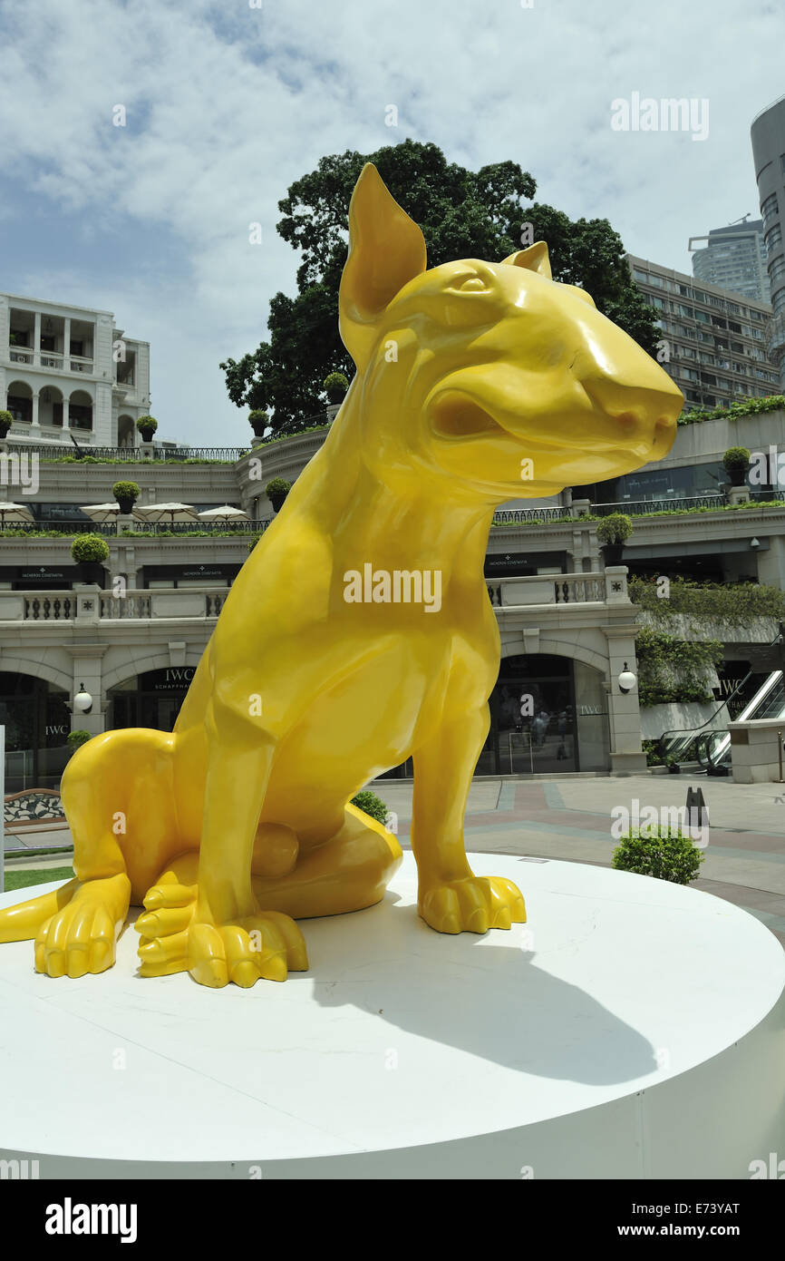 Aurèle Ricard gelbe LostDog, auf dem Display an der 1881 Heritage Komplex, Tsim Sha Tsui, Kowloon, Hong Kong Stockfoto