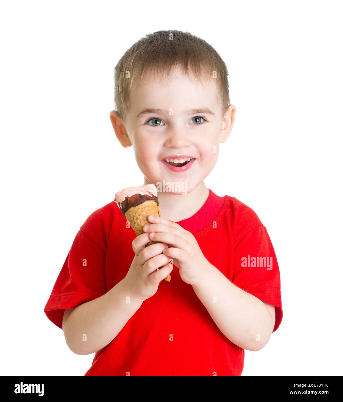 Kid Boy essen Eis isoliert Stockfoto