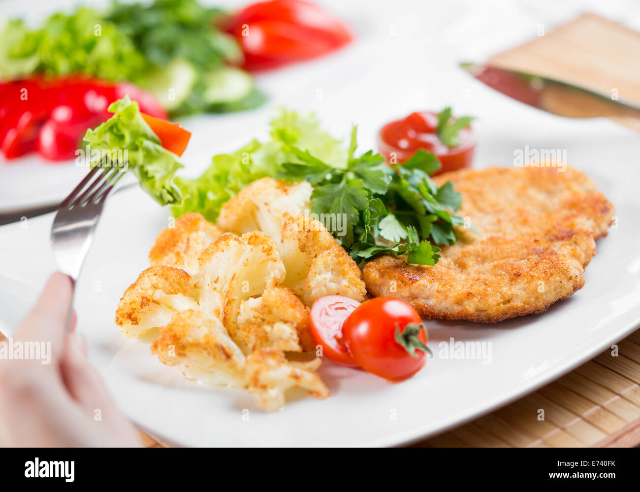Gebratenes Fleisch mit Blumenkohl Restaurant Gericht Stockfoto