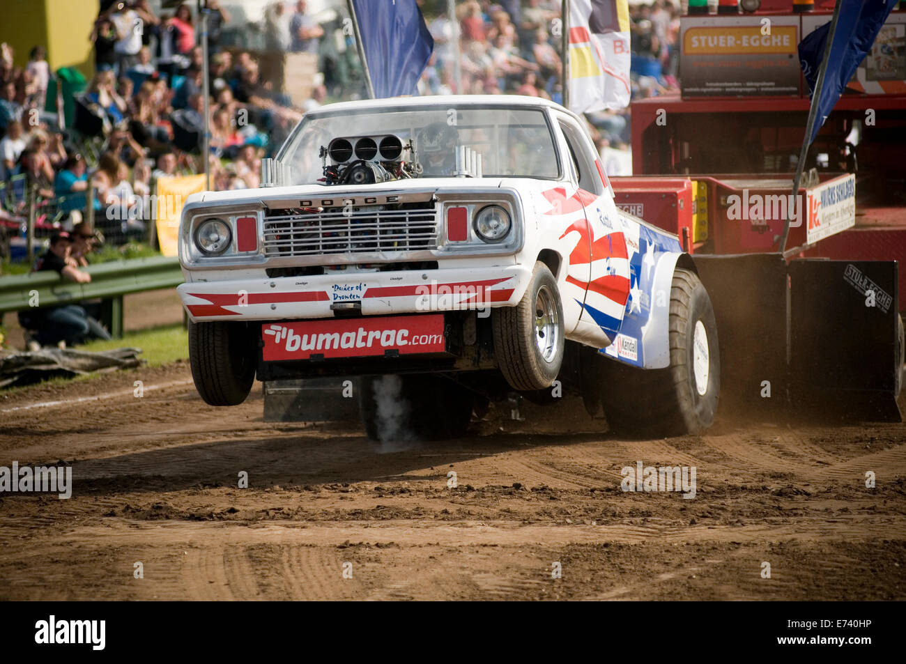Tractor puller pulling pullers Fotos und Bildmaterial in hoher