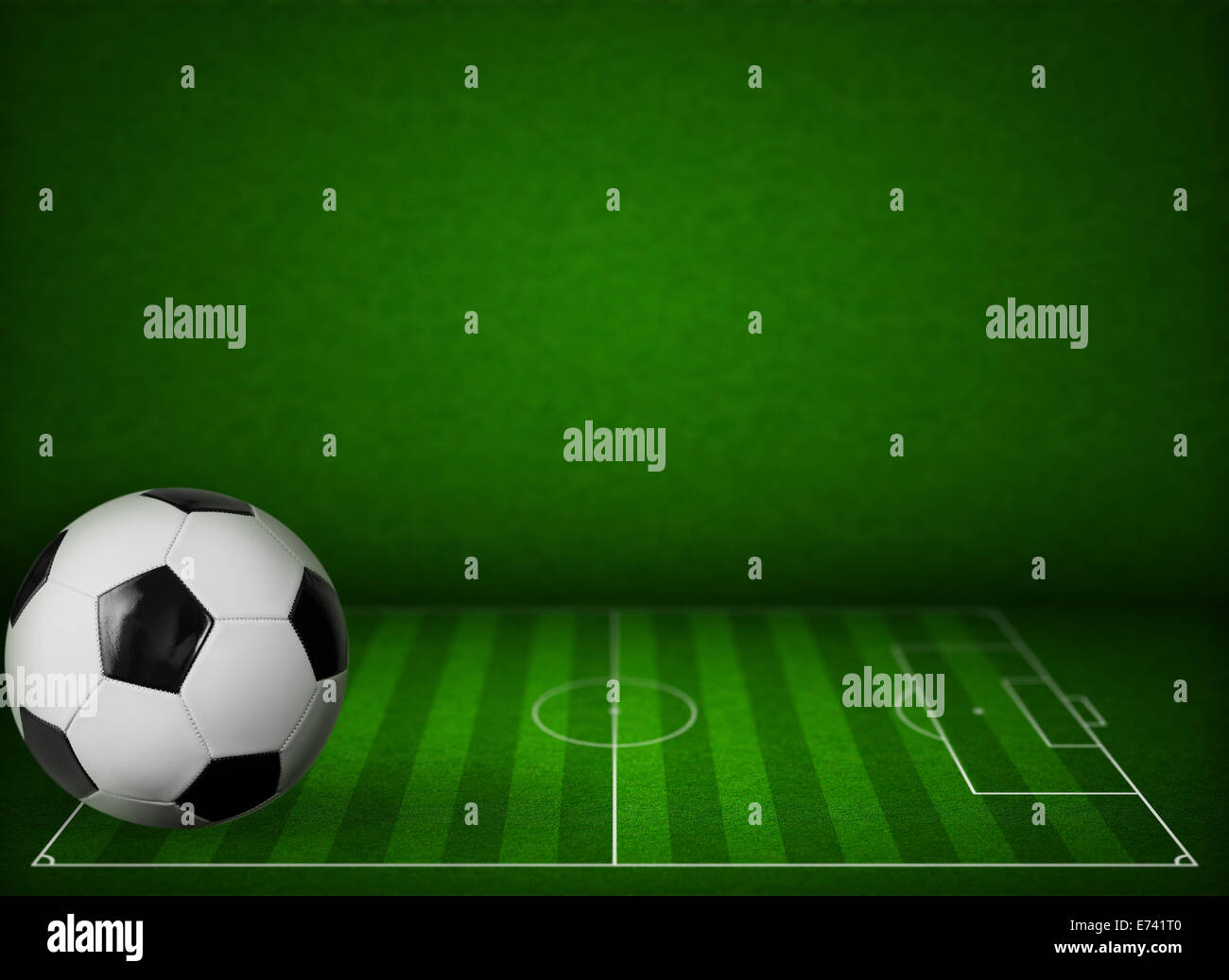 Grass Soccer oder Fußball Feld Hintergrund mit ball Stockfoto