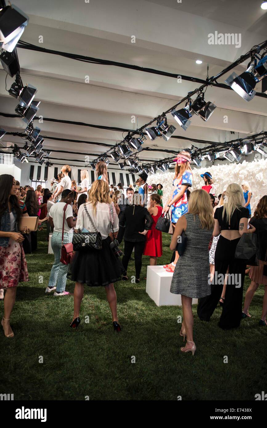 New York, New York, USA. 5. Sep, 2014. Modelle stellen bei der Präsentation der Kollektion Kate Spade Frühjahr 2015 bei Mercedes-Benz Fashion Week. Bildnachweis: Jodi Jones/ZUMA Wire/ZUMAPRESS.com/Alamy Live-Nachrichten Stockfoto