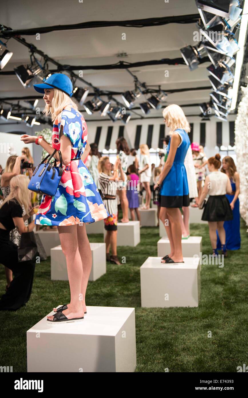 New York, New York, USA. 5. Sep, 2014. Modelle stellen bei der Präsentation der Kollektion Kate Spade Frühjahr 2015 bei Mercedes-Benz Fashion Week. Bildnachweis: Jodi Jones/ZUMA Wire/ZUMAPRESS.com/Alamy Live-Nachrichten Stockfoto
