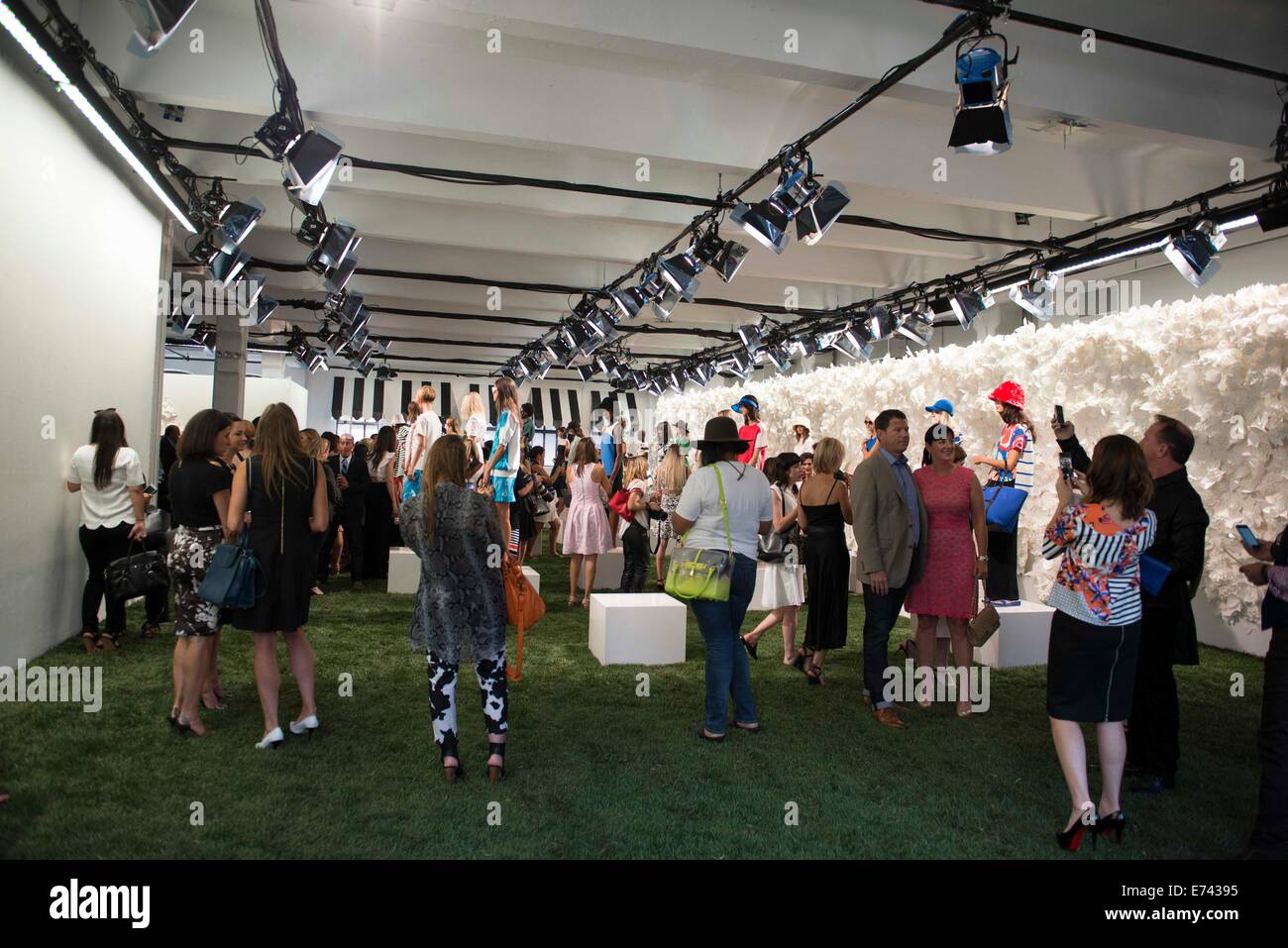New York, New York, USA. 5. Sep, 2014. Präsentation der Kollektion Kate Spade Frühjahr 2015 bei Mercedes-Benz Fashion Week. Bildnachweis: Jodi Jones/ZUMA Wire/ZUMAPRESS.com/Alamy Live-Nachrichten Stockfoto