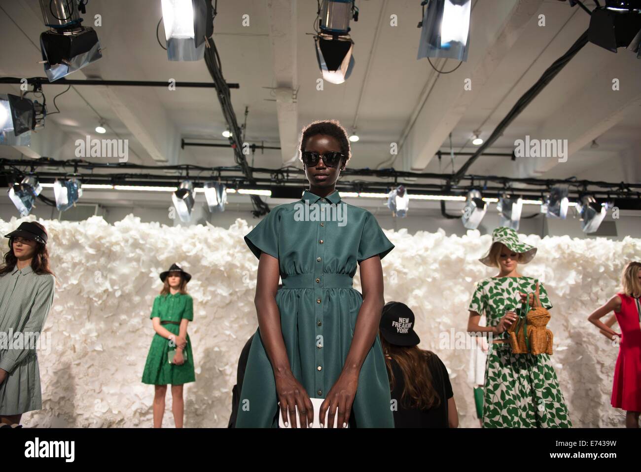 New York, New York, USA. 5. Sep, 2014. Modelle stellen bei der Präsentation der Kollektion Kate Spade Frühjahr 2015 bei Mercedes-Benz Fashion Week. Bildnachweis: Jodi Jones/ZUMA Wire/ZUMAPRESS.com/Alamy Live-Nachrichten Stockfoto