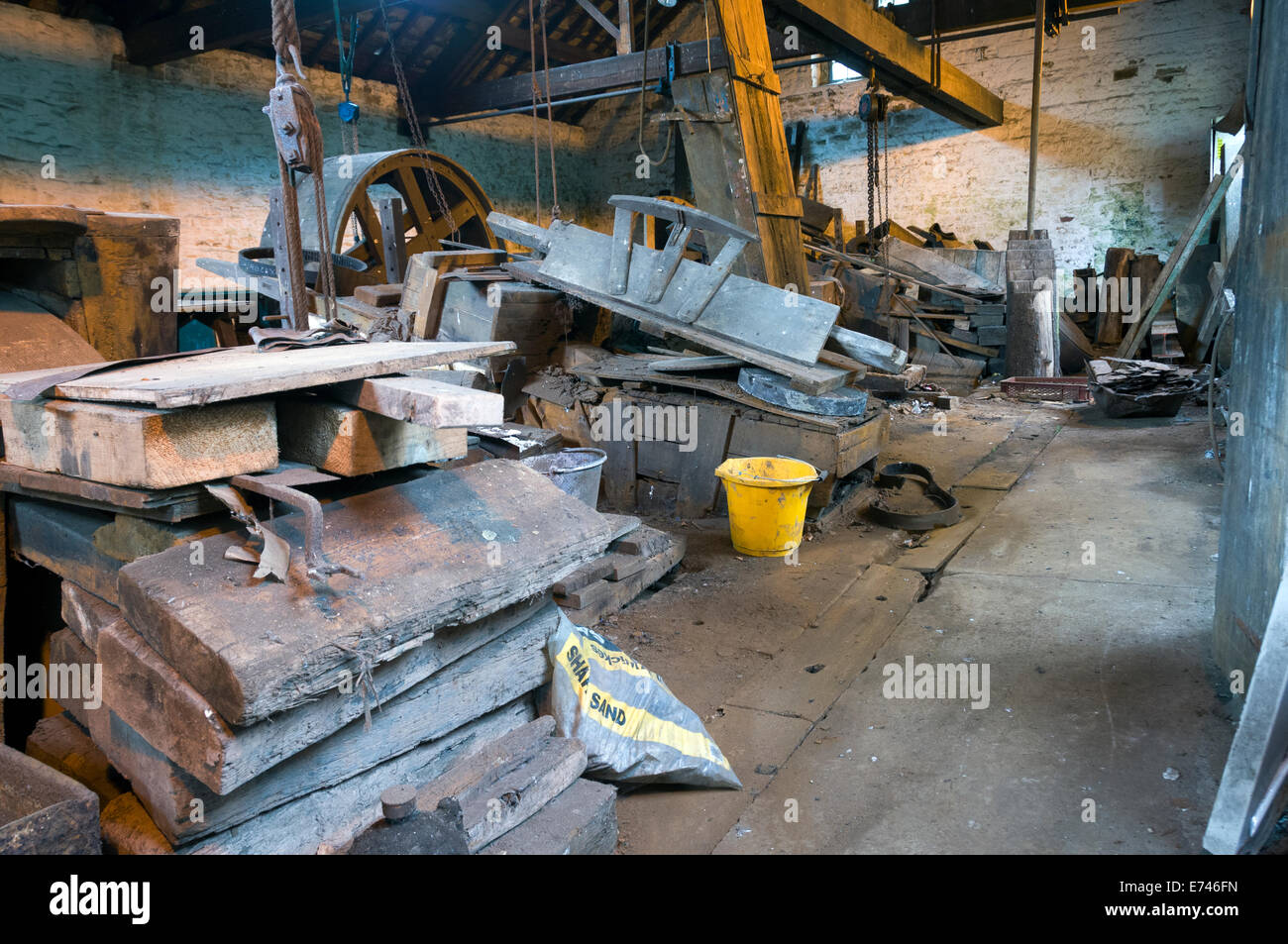 Im Inneren des Rumpfes Schleifen an der Abbeydale Industrial Hamlet, Sheffield, Yorkshire, England, UK. Stockfoto