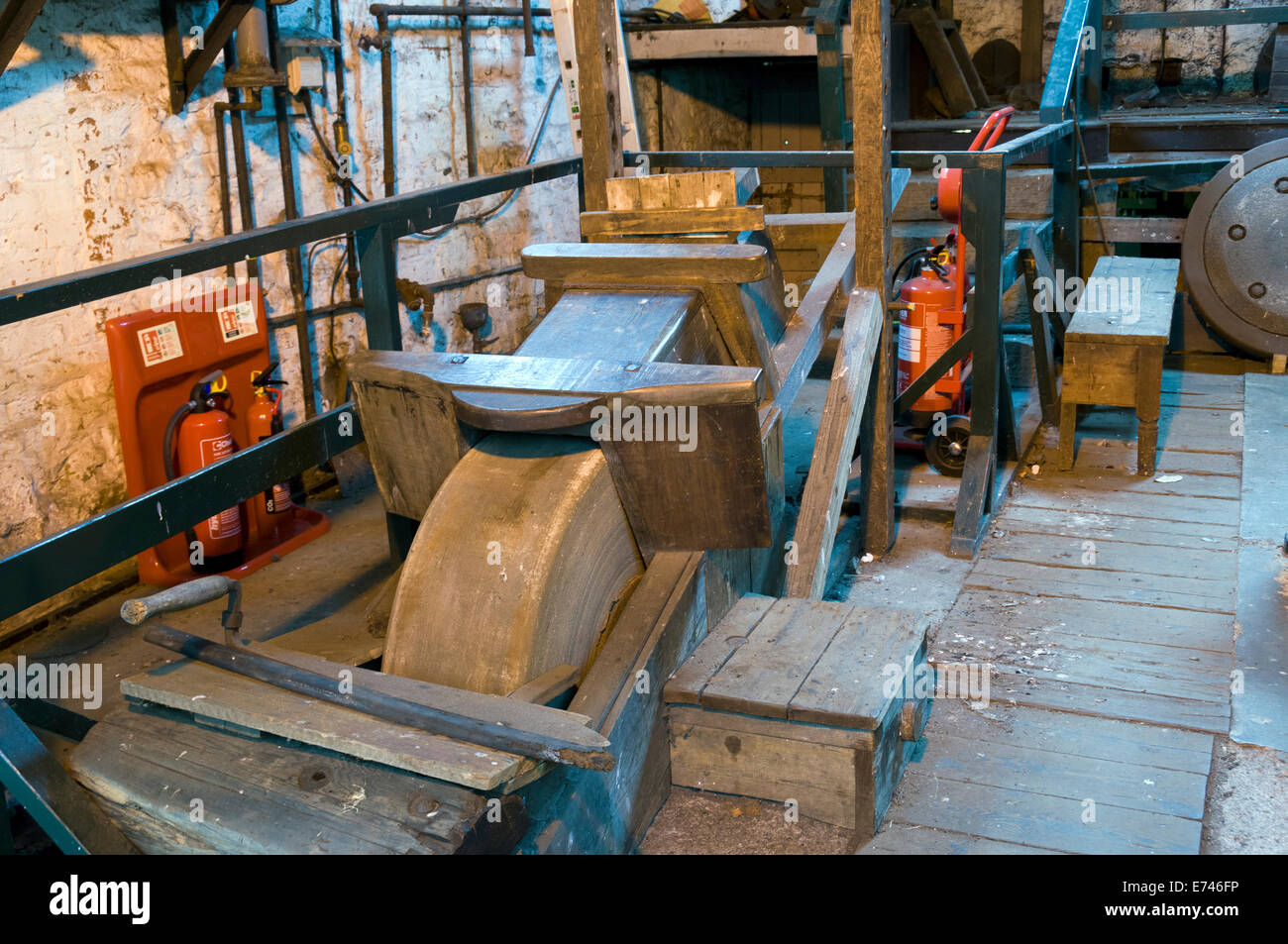 Grinding wheel Schleifen Rumpf an der Abbeydale industrielles Dörfchen, Sheffield, Yorkshire, England, UK. Stockfoto