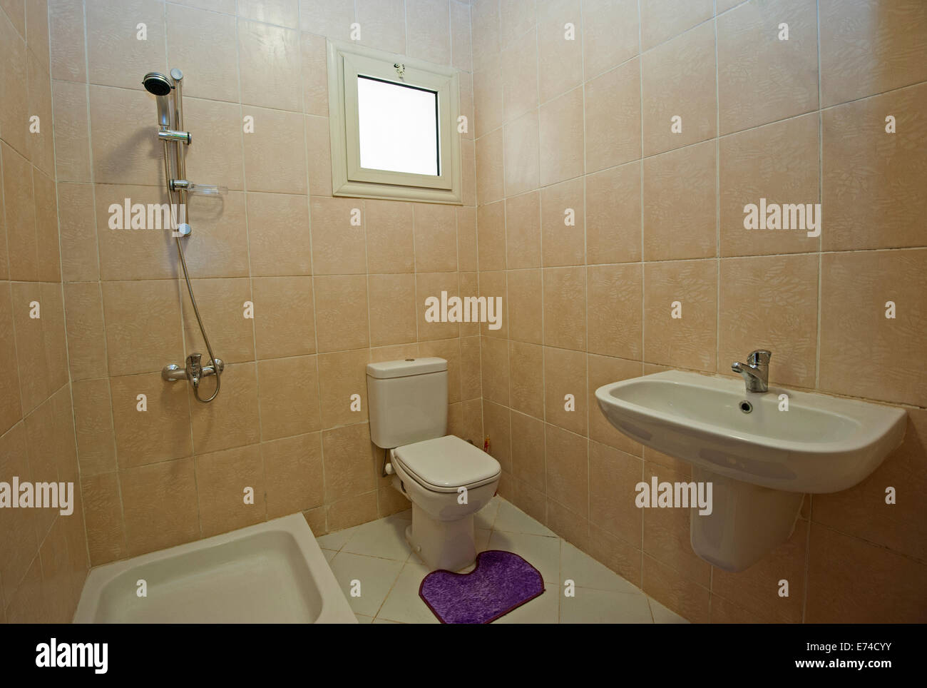 Detail der Innenausstattung im Badezimmer der Wohnung nach Hause Stockfoto