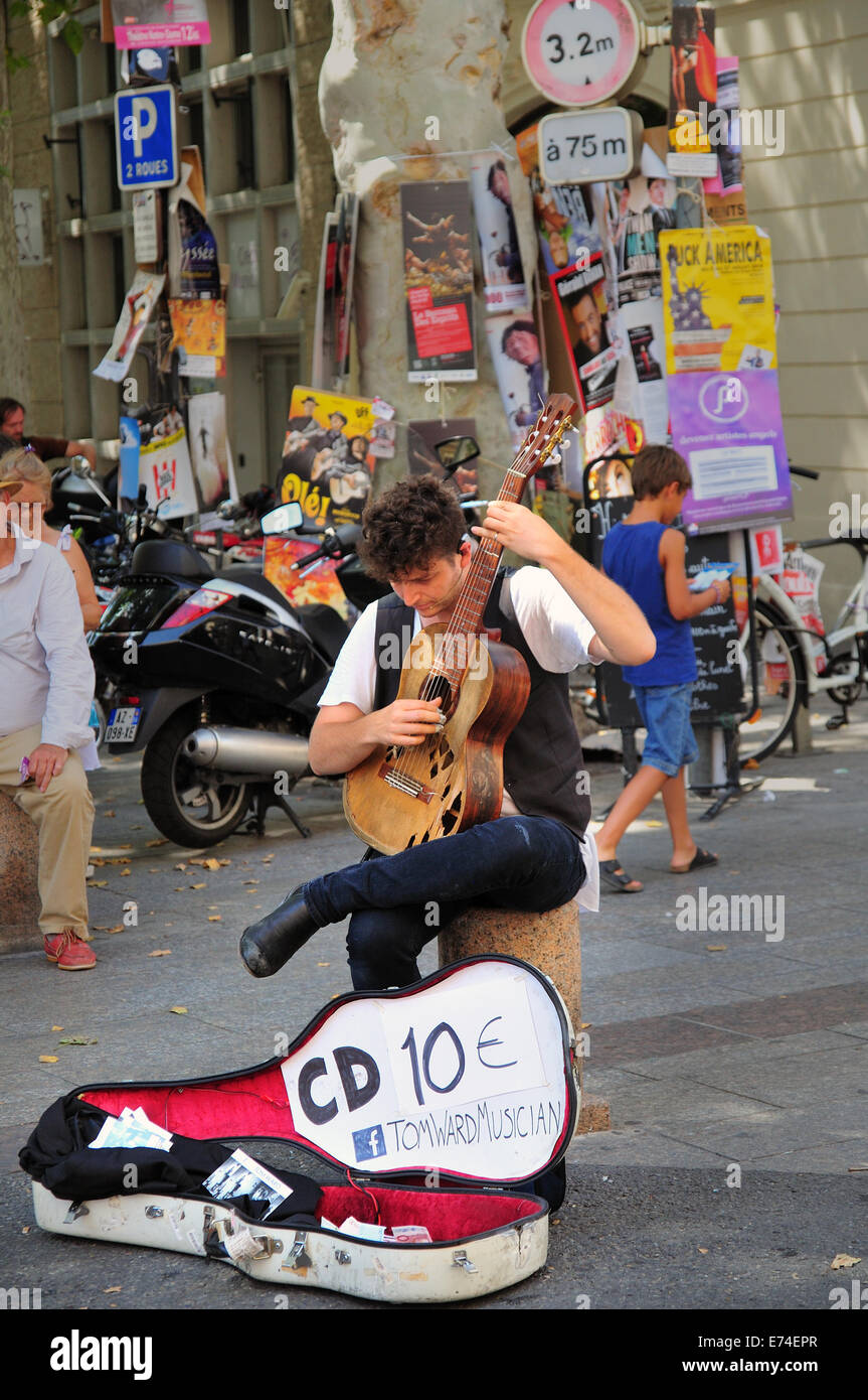 Tom Ward spielen auf dem Festival in Avignon, Frankreich, Juli 2014 Stockfoto