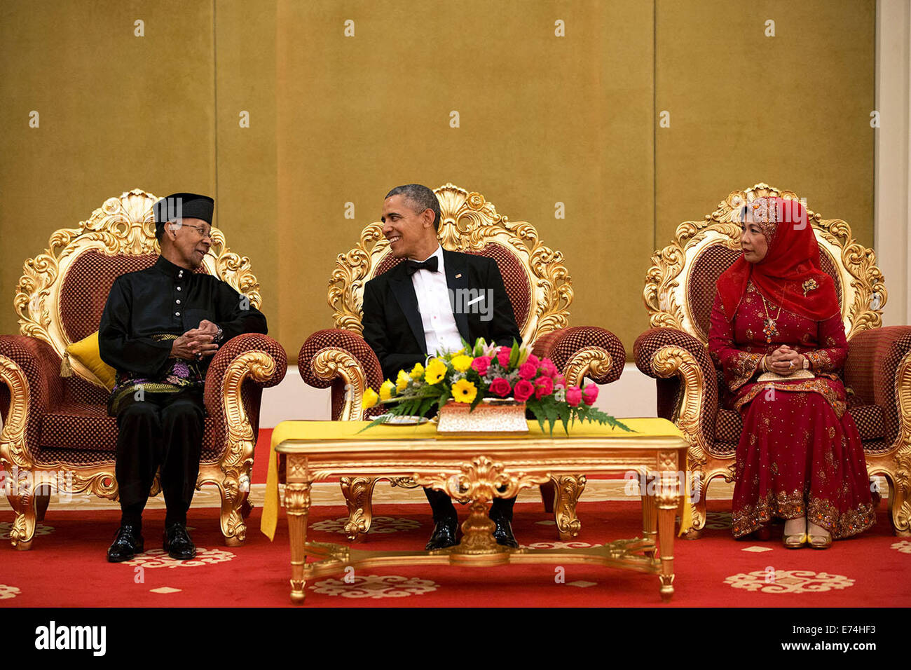Präsident Barack Obama trifft sich mit König Abdul Halim Mu'adzam Shah und Königin Tuanku Hajah Haminah während eine königliche Audienz bei der I Stockfoto