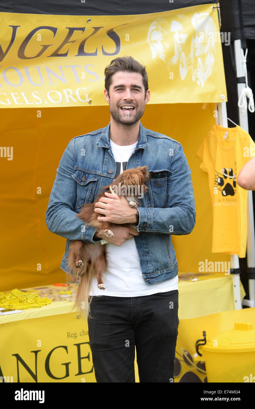 London, UK. 6. Sep, 2014. Matt Johnson besucht Pup Hilfe, die Welpen Parade und Spaß zeigen Hund zur Sensibilisierung für Großbritanniens grausame Welpen Landwirtschaft Handel in Primrose Hill, London. Bildnachweis: Siehe Li/Alamy Live News Stockfoto