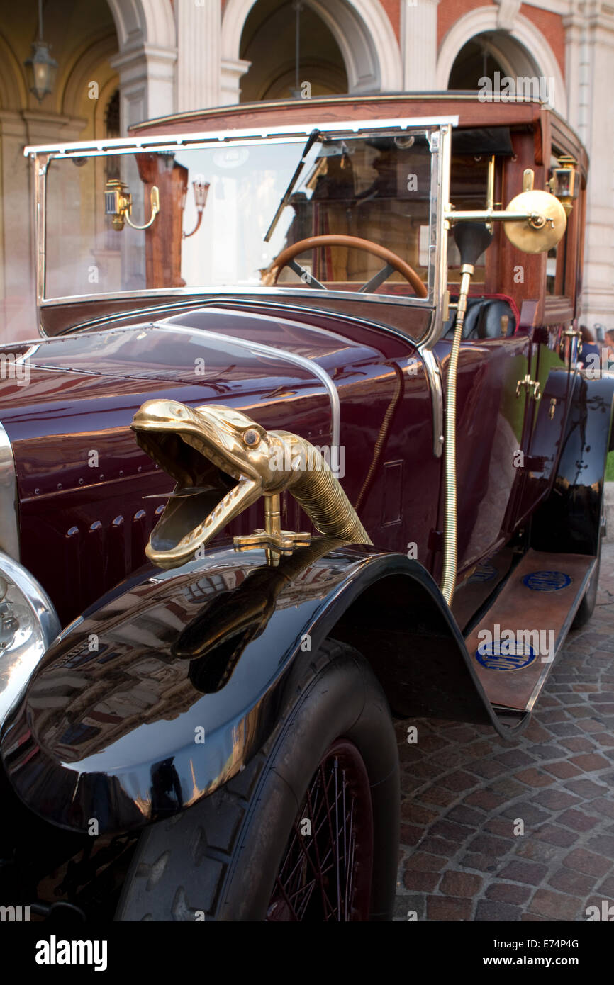 Turin, Italien. 6. September 2014. Eine Schlange geformt Horn auf eine 1921 Delage DE. Sammler von historischen Autos trafen sich in Torino für einen Auto-Eleganz-Wettbewerb. Stockfoto