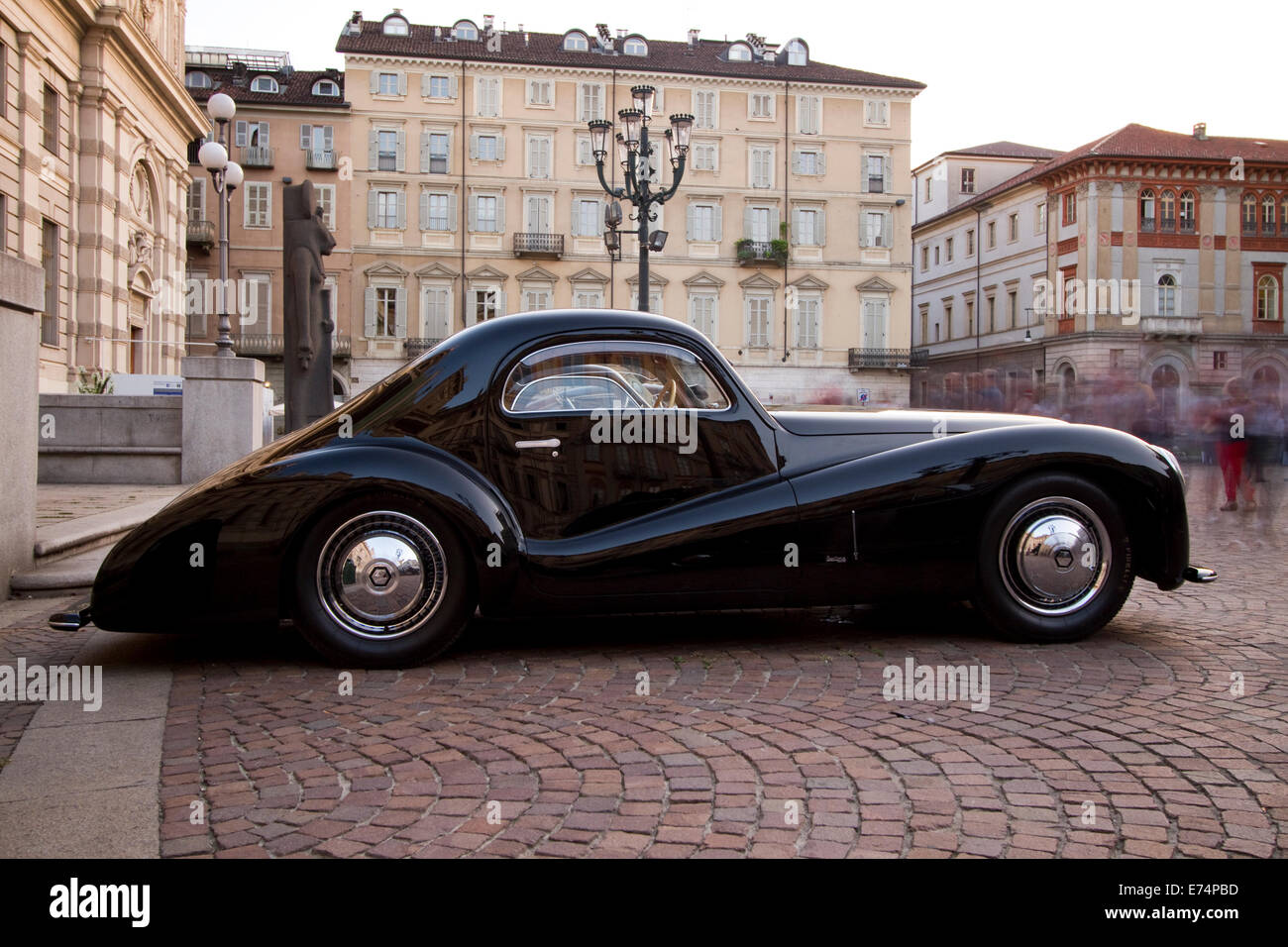 Turin, Italien. 6. September 2014. Ein 1942 Alfa Romeo 6 2500 mit Bertone-Karosserie. Sammler von historischen Autos trafen sich in Torino für einen Auto-Eleganz-Wettbewerb. Stockfoto