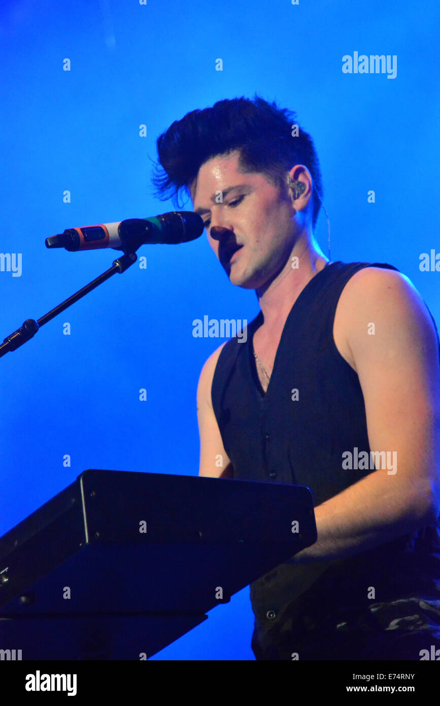 Gibraltar. 6. Sep, 2014. Die internationale Band The Script unter der Leitung von Sänger Danny O'Donoghue, titelte die Gibraltar Musik Festivals 2014 im Victoria-Stadion in Gibraltar. Die Band gehörte zu einer der vielen Gruppen, die heute in Gibraltar gespielt. Andere Künstler enthalten Rita Ora, John Newman, Tony Hadley, James Arthur und Newton Faulkner aus einer Liste mit 29 Gruppen und Künstler. Die Gibraltar-Musik-Festival ist eine jährliche Veranstaltung in Gibraltar am Ende jedes Jahr im Sommer. Bildnachweis: Stephen Ignacio/Alamy Live-Nachrichten Stockfoto