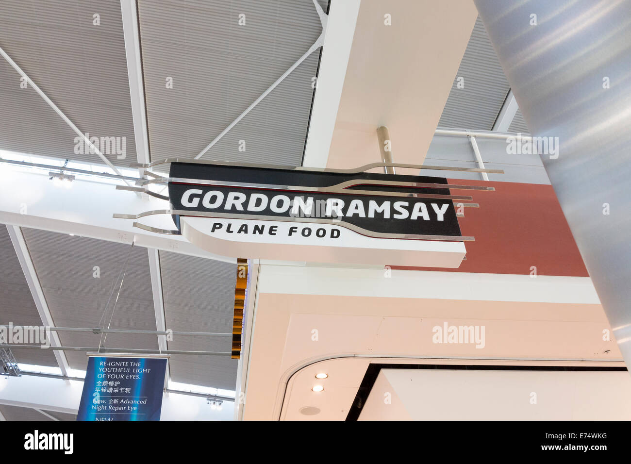 Gordon Ramsay Plane Food Restaurant Schild am Heathrow Terminal 5 in London, UK Stockfoto