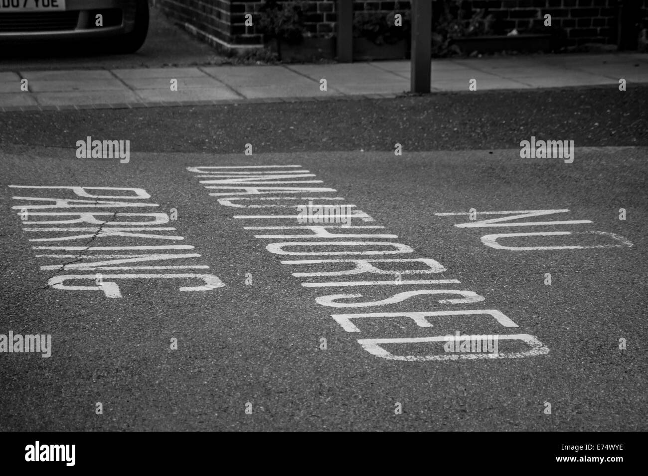 "Keine unerlaubten Parken" Markierung auf dem Boden Stockfoto