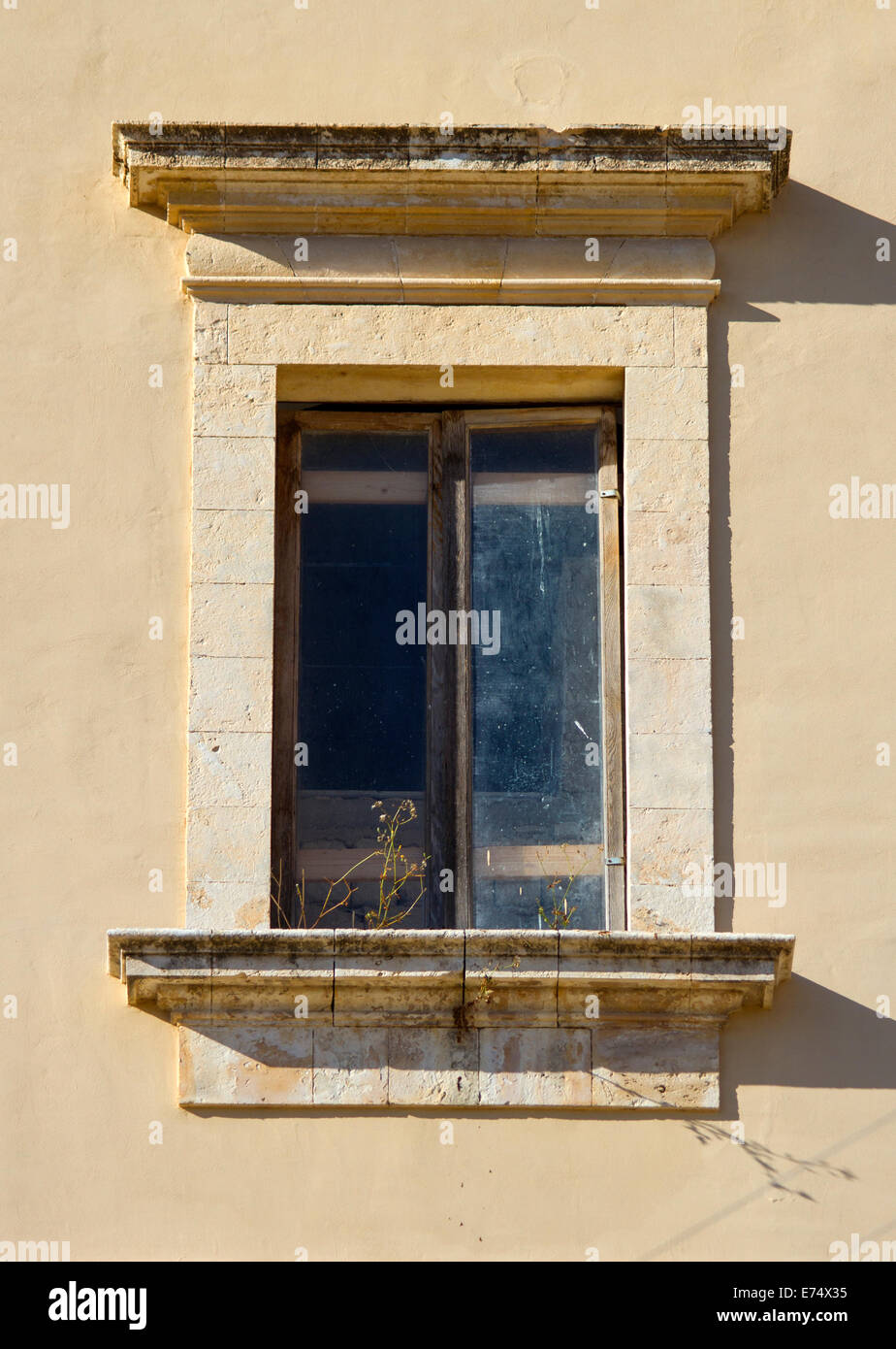Alte Fenster aus Sizilien Stockfoto