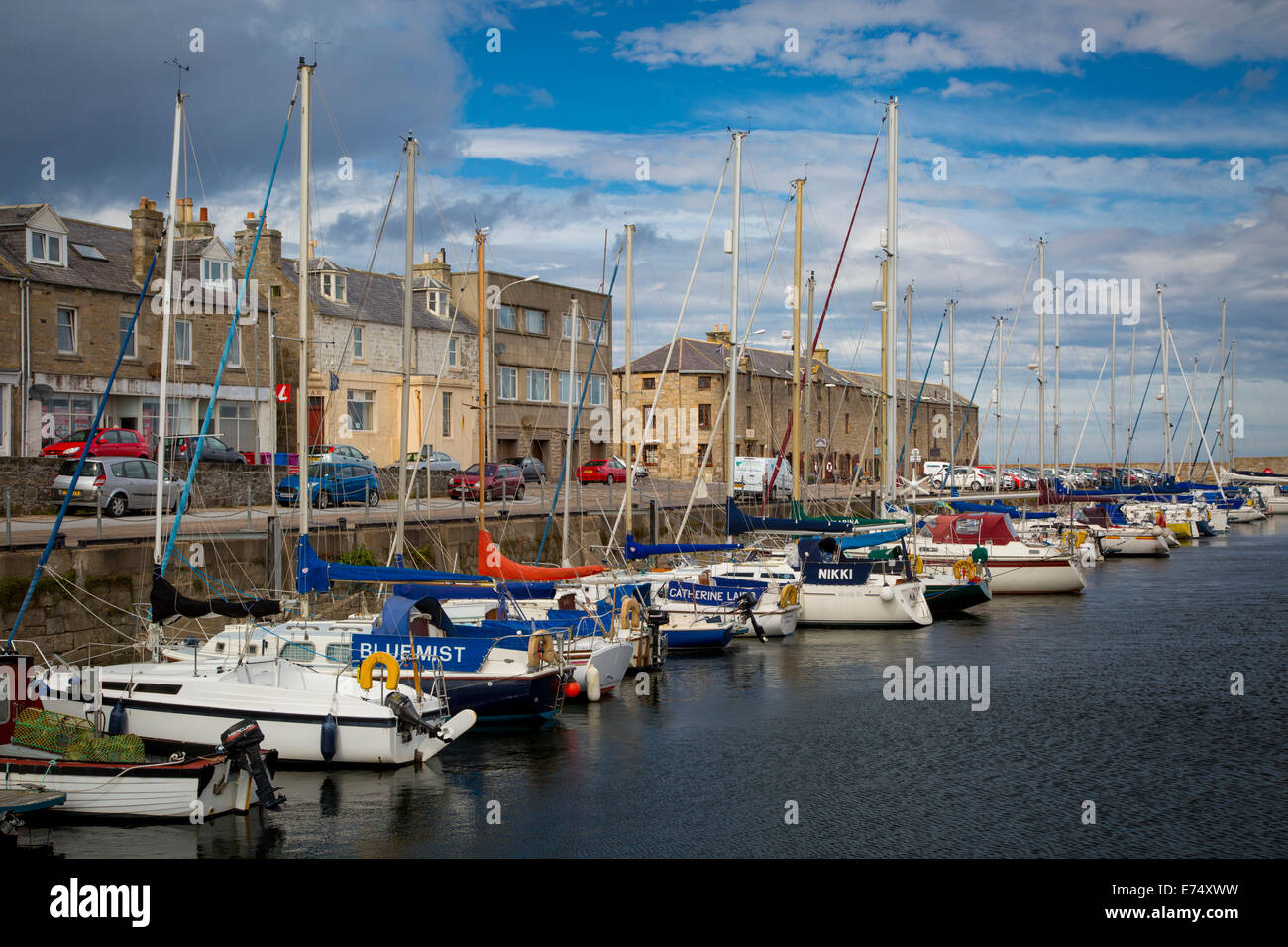 Boote im kleinen Hafen von Lossiemouth, Moray, Schottland Stockfoto