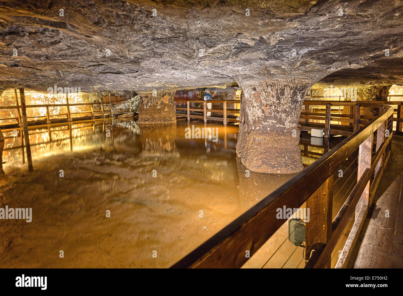 Besucher-tour durch das Salz mine in Bex. Stockfoto