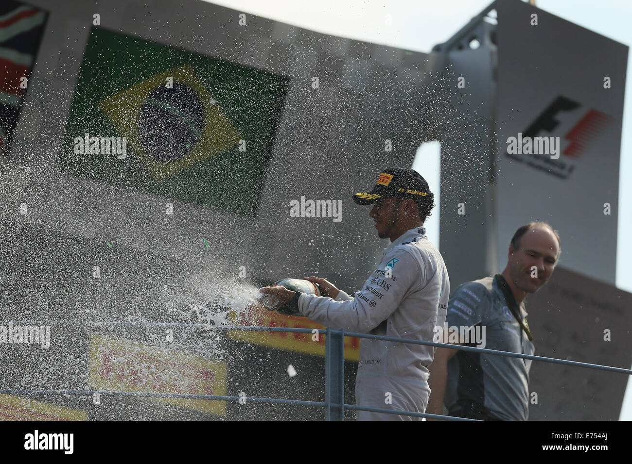 Monza, Italien. 07. Sep, 2014. Formel 1 Grand Prix von Monza. Lewis Hamilton von Mercedes AMG Petronas F1 Team gewinnt den Grand Prix nach dem Start vom zweiten Platz in der Startaufstellung Credit: Action Plus Sport/Alamy Live News Stockfoto