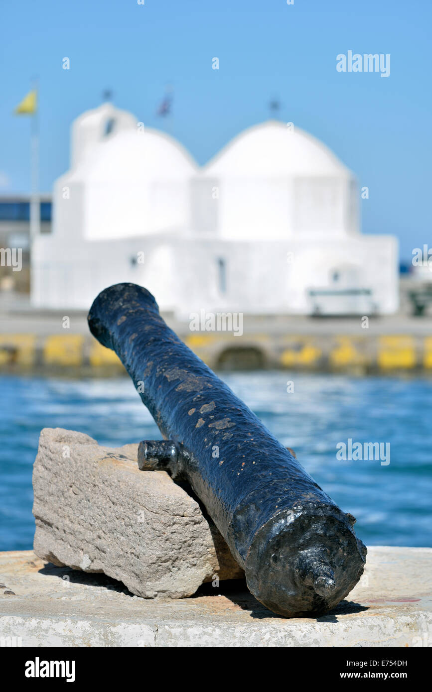 Alte Kanone in Aegina Hafen, Insel Aegina, Griechenland Stockfoto