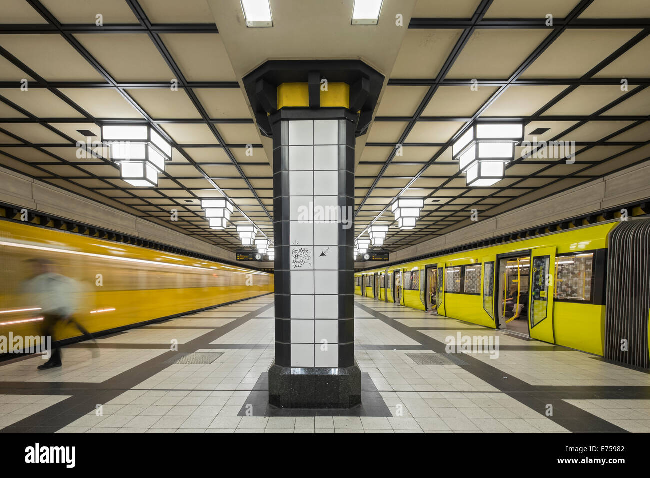 U-Bahn Haltestelle Paracelsus-Bad in Berlin u-Bahn U-Bahn-System in Deutschland Stockfoto