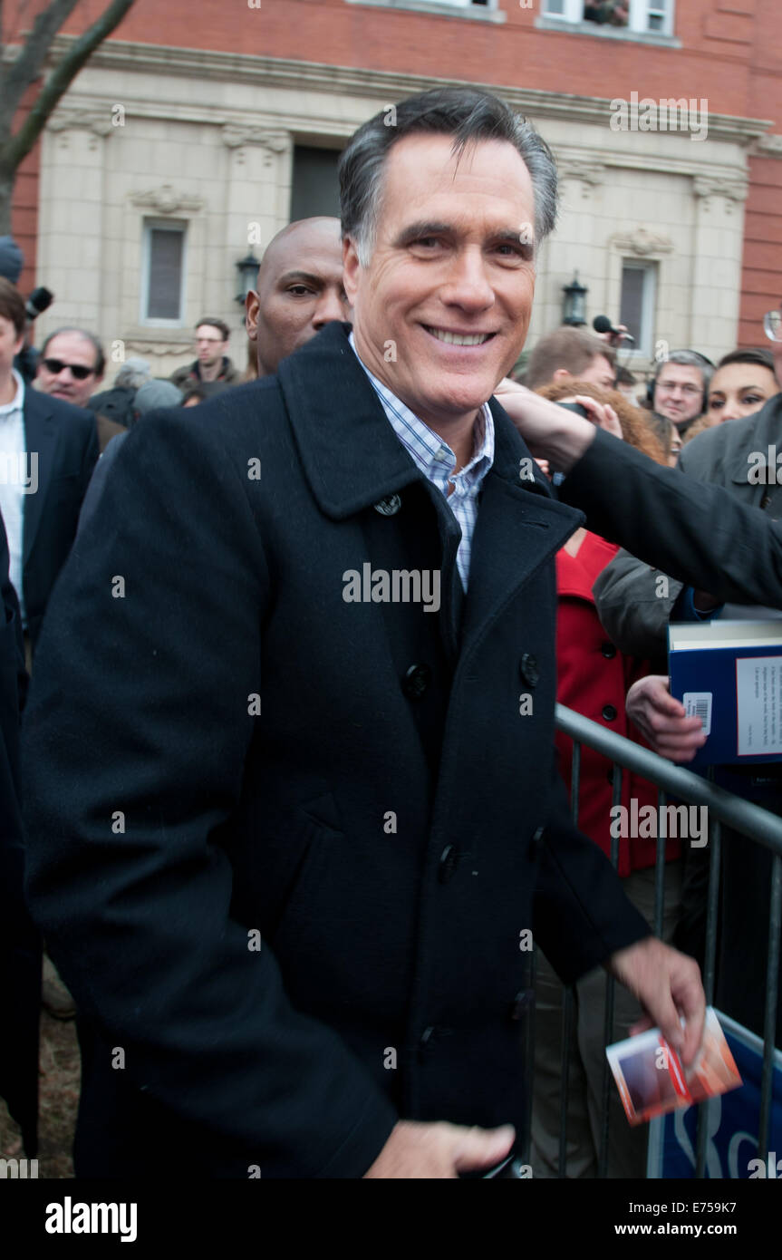 Presidential hoffnungsvollen Mitt Romney grüßt Unterstützer im Opernhaus von Rochester. Rochester, NH.  08.01.2012 Stockfoto