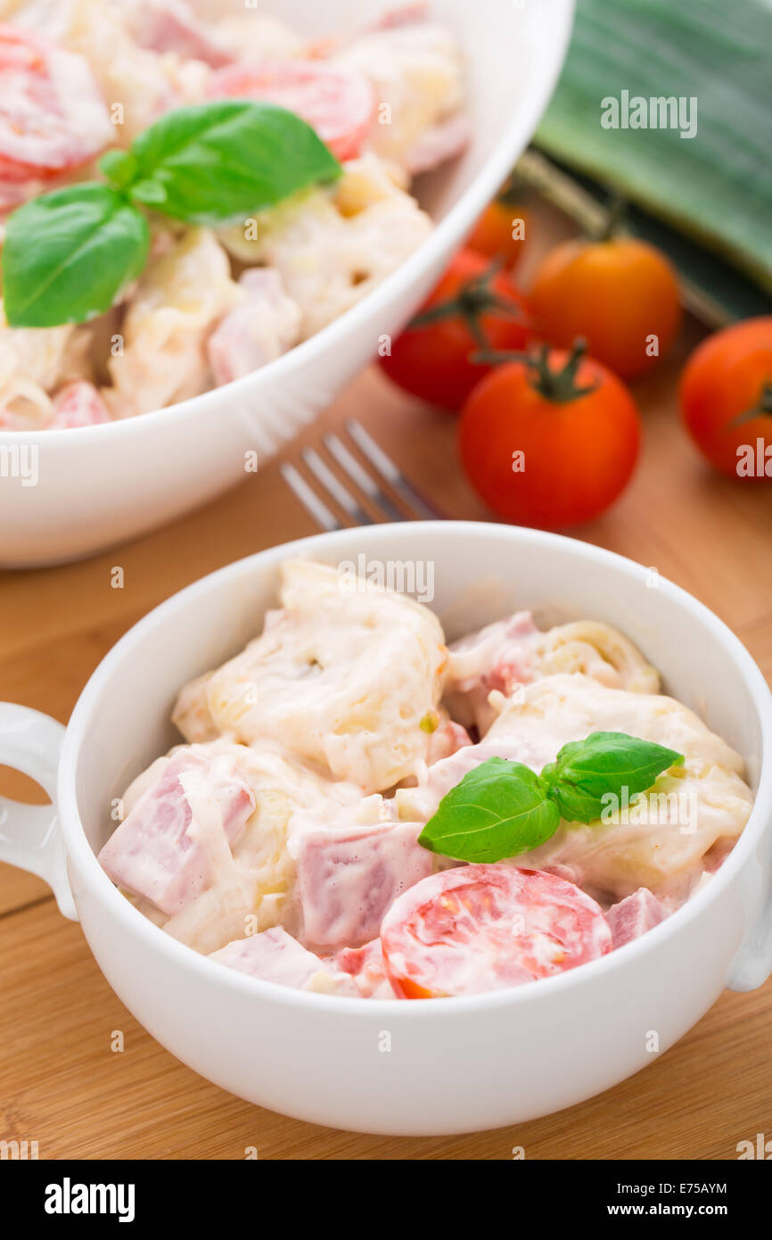 Tortellini-Salat Stockfoto