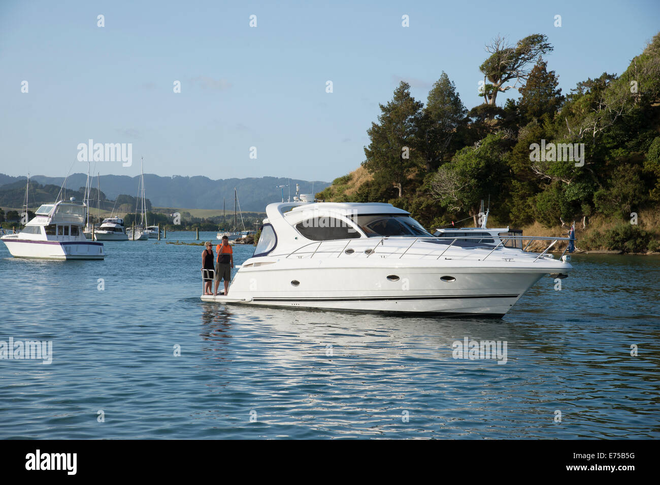 Sandspit New Zealand Tag Kreuzfahrt-Schiff nähert sich der Werft Stockfoto