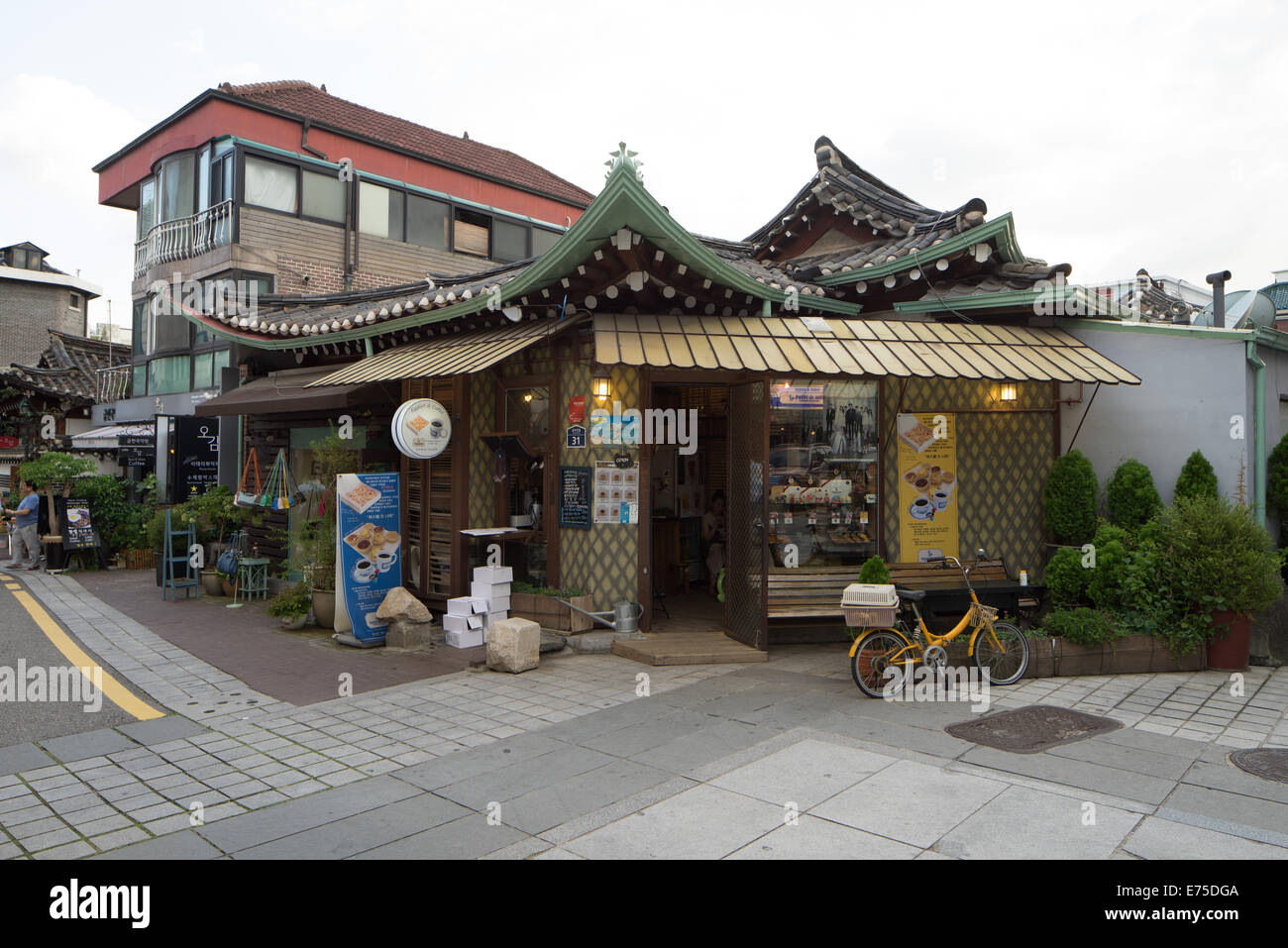 Bukchon Hanok Village, ein traditionelles koreanisches Dorf in Seoul in Südkorea. Stockfoto
