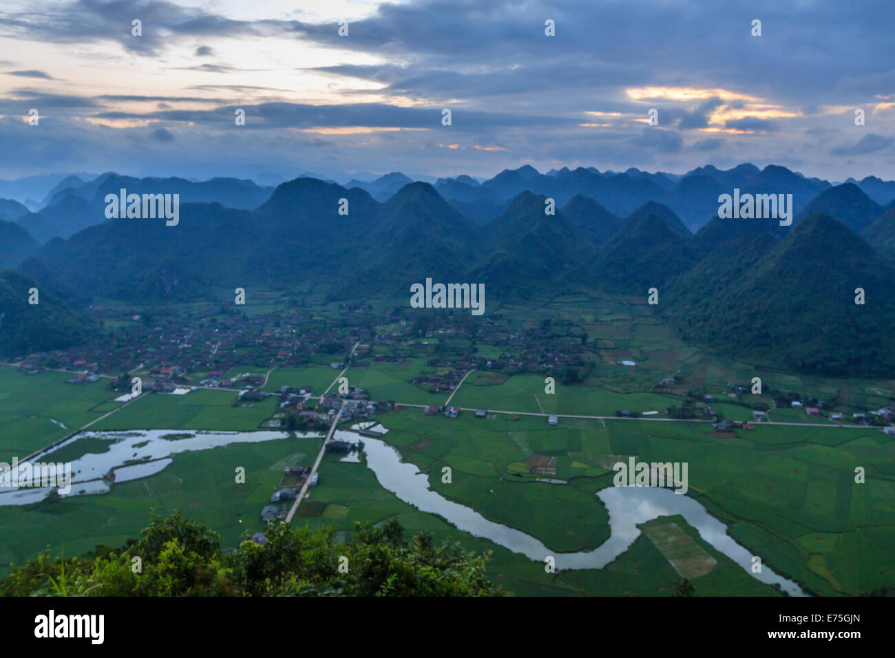 Sunrise-Berg in Bac Sohn Town, Lang Son Provinz, Vietnam Stockfoto