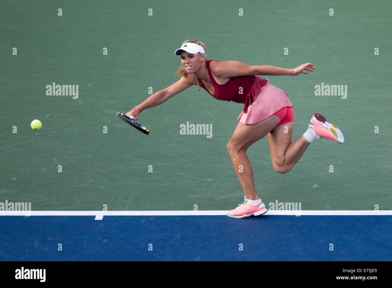 New York, USA. 7. September 2014. Serena Williams (USA) besiegt Caroline Wozniacki (DEN) im Finale der Frauen für ihren 18. Grand-Slam-Sieg. Bildnachweis: Paul J. Sutton/PCN/Alamy Live-Nachrichten Stockfoto